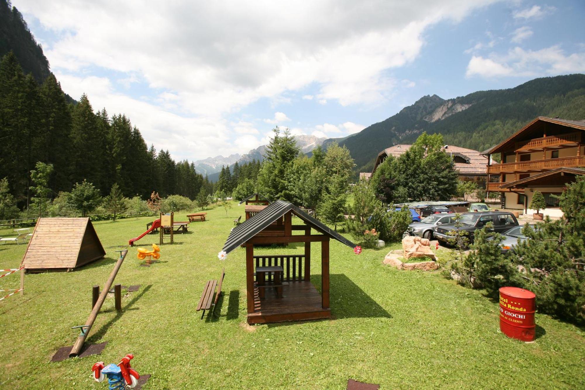 Hotel Sella Ronda Serenella Campitello di Fassa Exterior foto